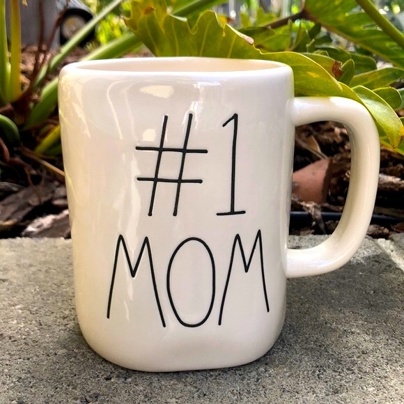 Rae Dunn #1 MOM Mug - Picture 1 of 1